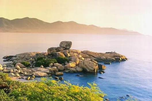 Hòn Chồng - Biểu tượng du lịch độc đáo giữa lòng Nha Trang