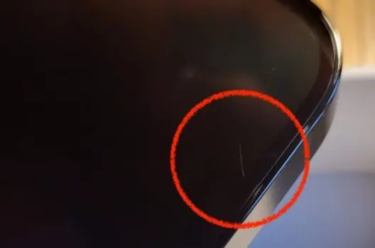 iPhone bị xước film có sao không và cách xử lý hiệu quả