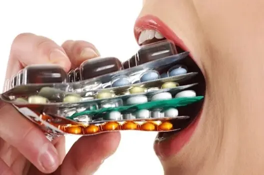 Uống thuốc nhiều có bị sao không và cách dùng hợp lý