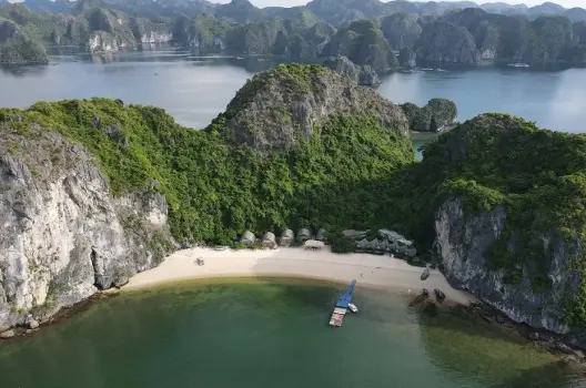 Đảo Vạn Bội - Thiên đường ẩn mình giữa vịnh Lan Hạ