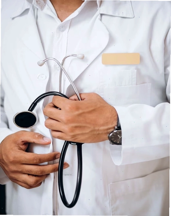 Bác sĩ đưa ra lời khuyên cho phụ huynh về việc chăm sóc trẻ