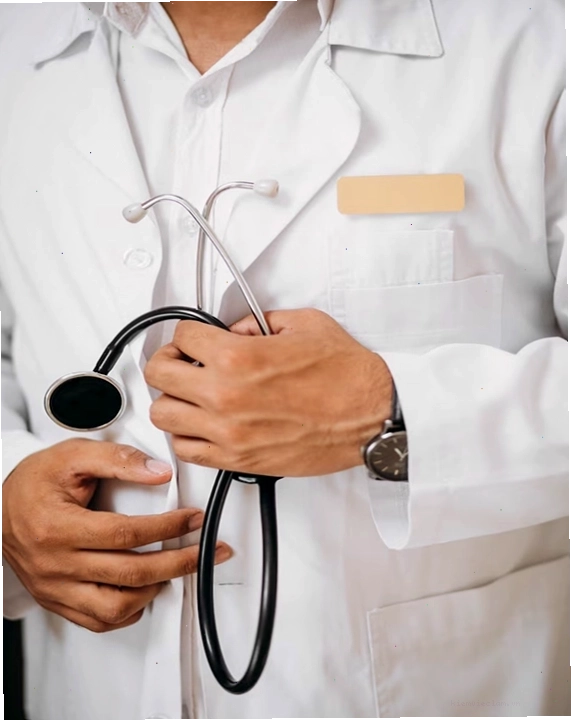 Bác sĩ tư vấn và lựa chọn dịch vụ điều trị cho bệnh nhân
