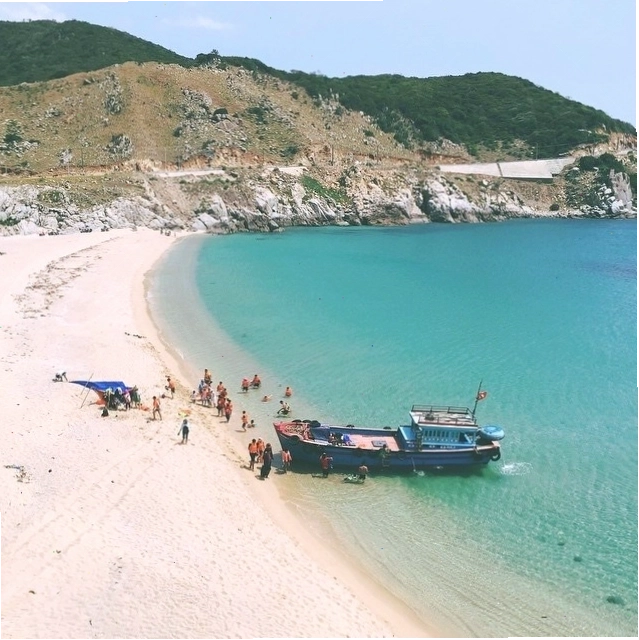 Bãi biển Bình Tiên hoang sơ và quyến rũ