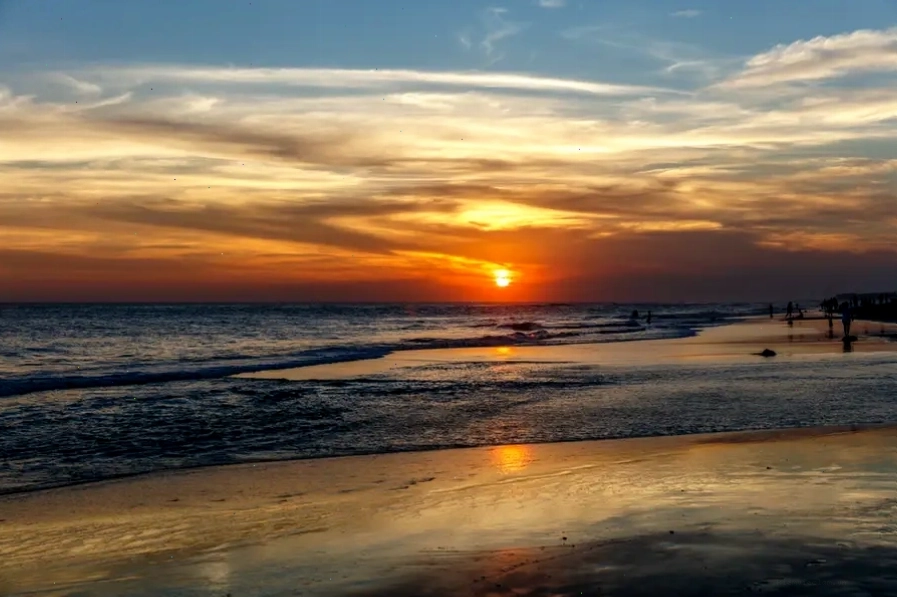 Bãi biển Canggu Bali với không khí trẻ trung và sôi động