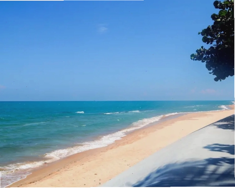 Bãi biển Hồ Tràm Vũng Tàu với bờ cát trắng và làn nước trong xanh
