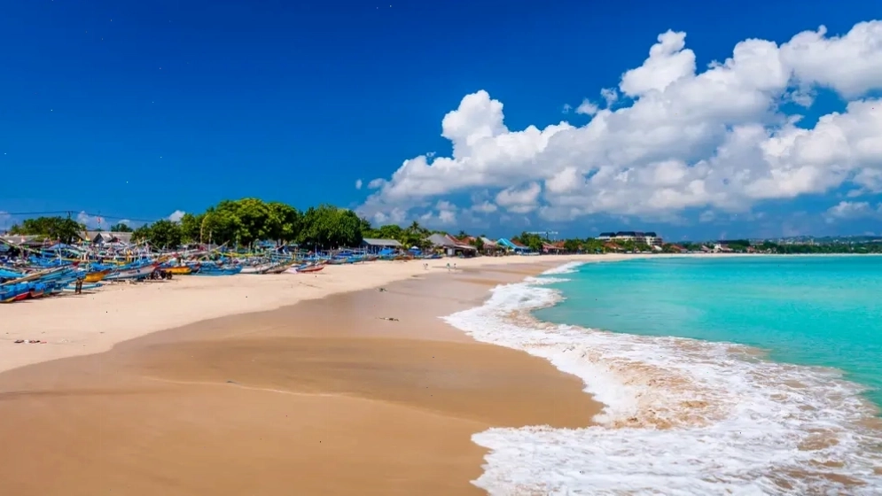 Bãi biển Jimbaran Bali với những nhà hàng hải sản ven biển