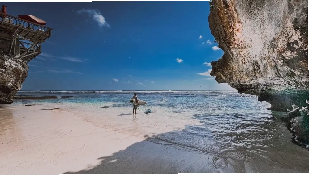 Bãi biển Suluban Bali với các hang động và vách đá ấn tượng