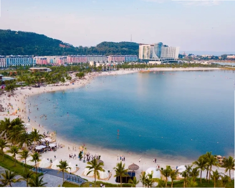 Bãi Sao Phú Quốc với bờ cát trắng mịn và làn nước trong xanh biếc