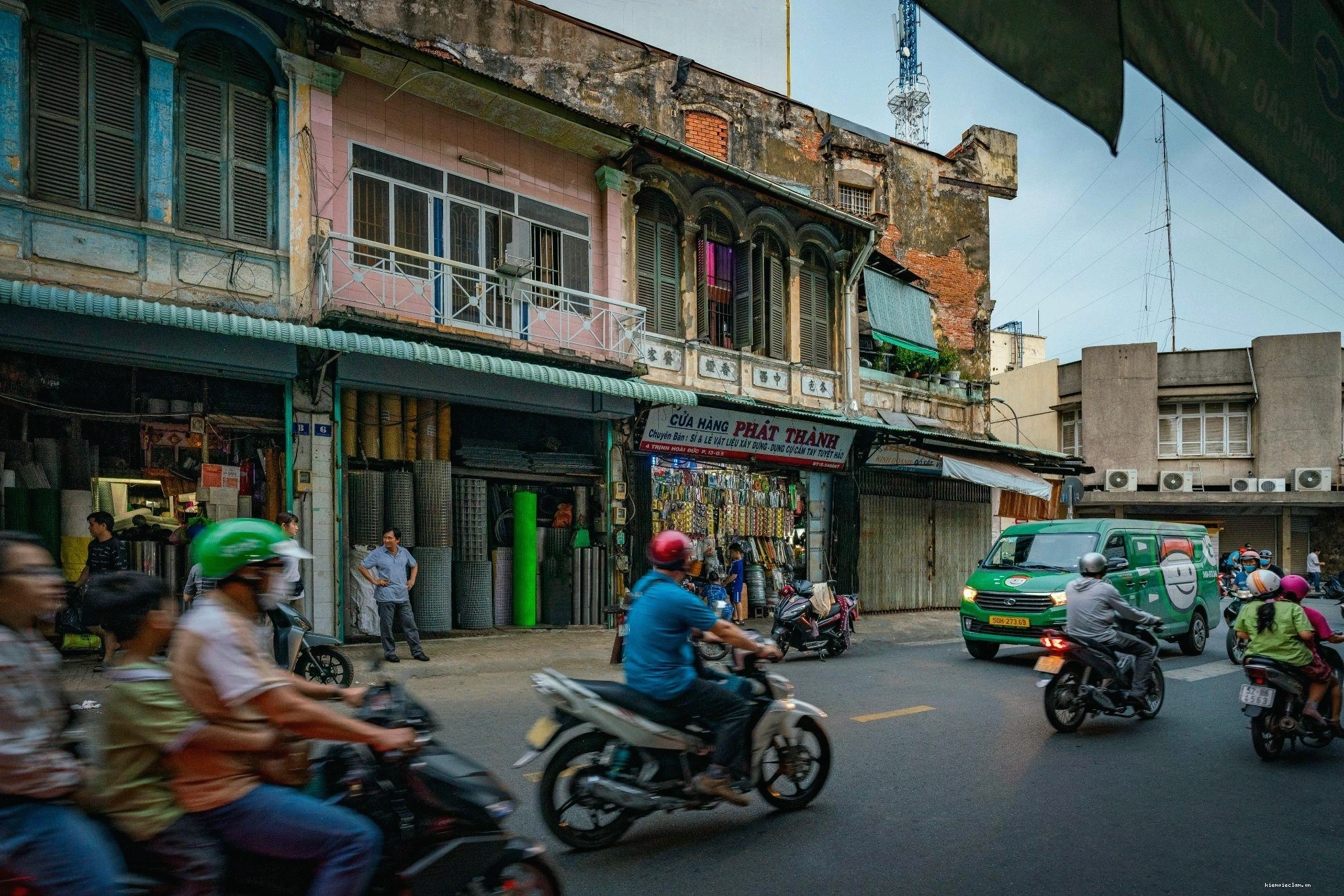 Bất kể vị trí của bạn ở đâu sau khi sáp nhập, GHTK cam kết luôn đồng hành và đáp ứng mọi nhu cầu vận chuyển hàng hóa của bạn một cách hiệu quả nhất.