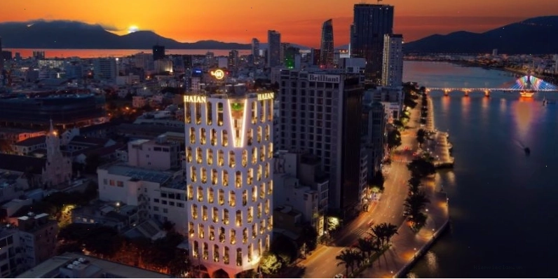 Bể bơi vô cực hướng biển