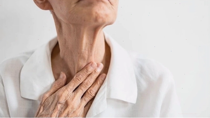 Biến chứng khó nuốt sau đột quỵ có thể gây chảy nước miếng khi ngủ