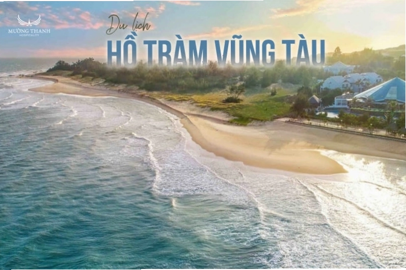 Bờ biển Hồ Tràm với cát trắng mịn và làn nước trong xanh