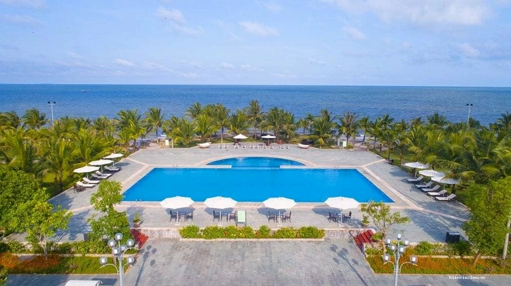Các khu resort cao cấp dọc biển Hải Tiến