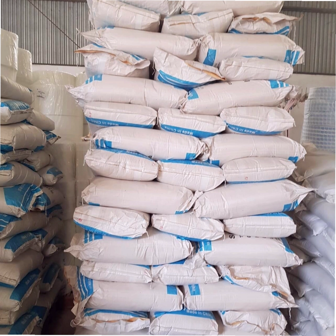 Các loại hạt silica gel với màu sắc và kích thước khác nhau