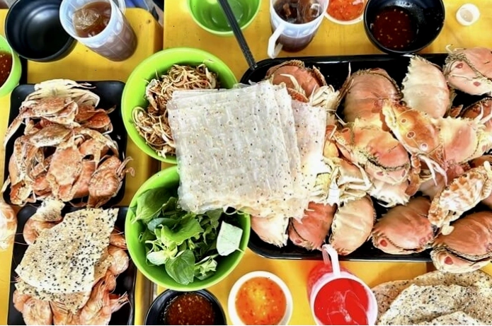 Các món hải sản tươi ngon tại biển Cổ Thạch