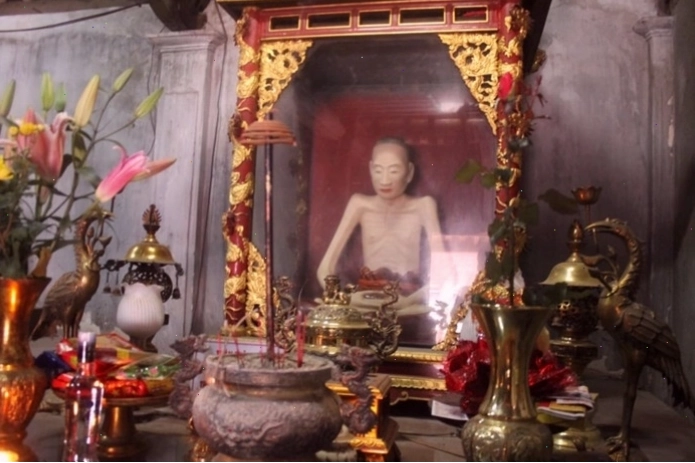 Các pho tượng Phật được chạm khắc tinh xảo