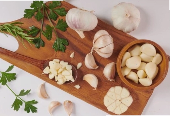 Cai sữa cho bé bằng tỏi