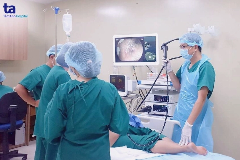 Cảm giác vướng víu là một trong những biểu hiện của trĩ nội