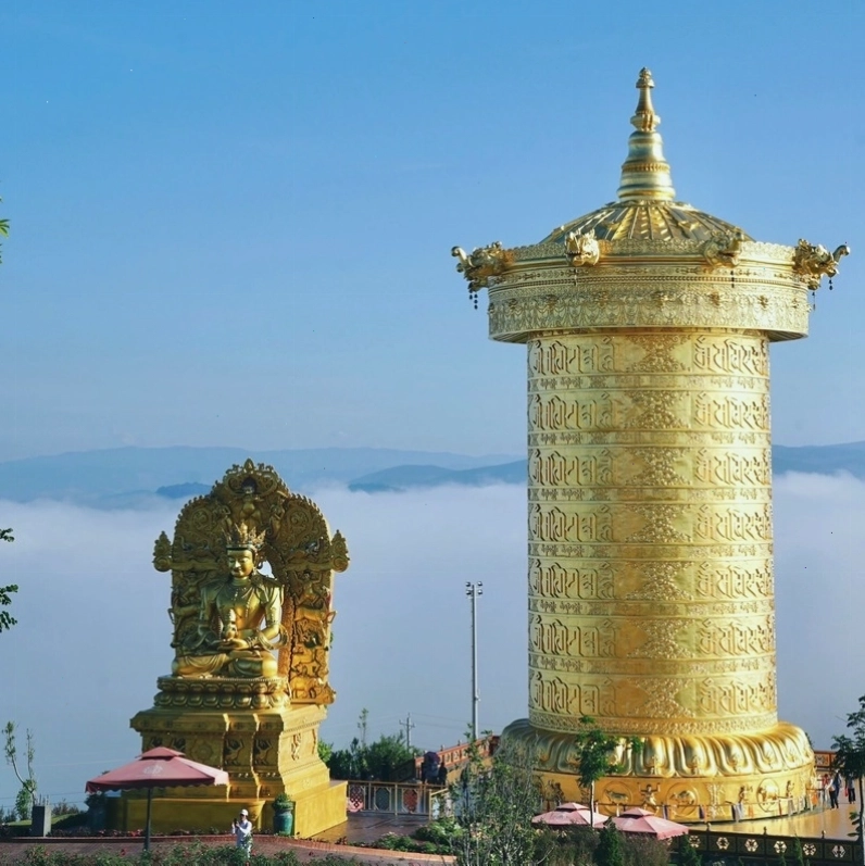 Cận cảnh bánh xe cầu nguyện tại Đại Bảo Tháp Kinh Luân