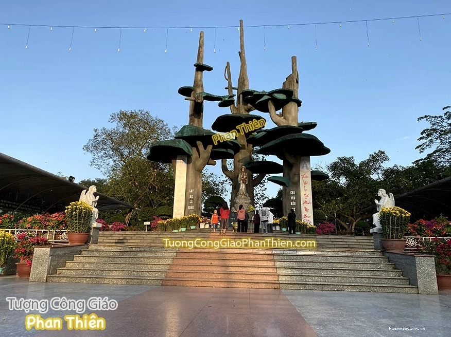 Cảnh quan bên trong Thánh địa La Vang
