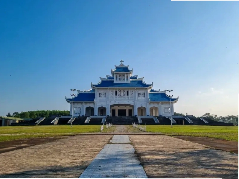Cảnh quan xanh mát bao quanh Thánh địa La Vang