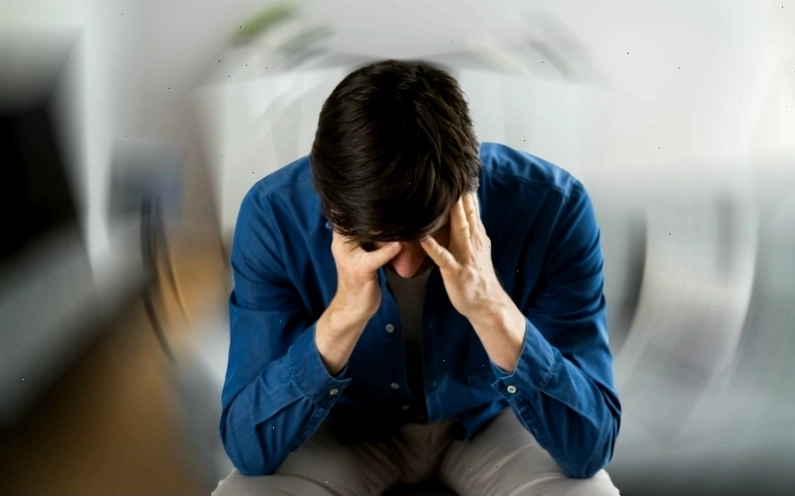 Cây xạ đen với thân và lá