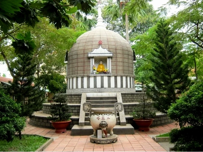Chánh điện Chùa Hoằng Pháp