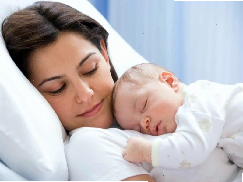 Chế độ ăn uống cân bằng giúp mẹ có nguồn sữa dồi dào