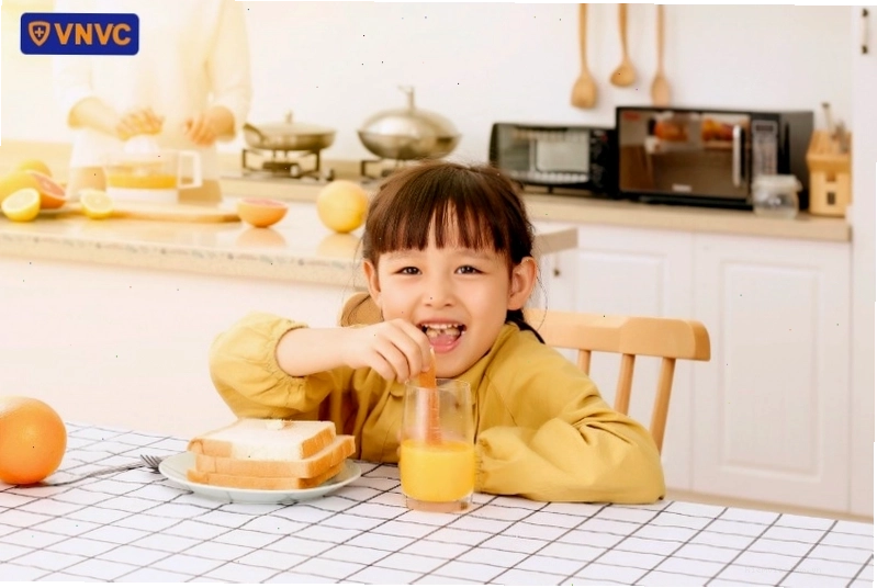 Chế độ ăn uống hợp lý giúp trẻ tăng cường đề kháng