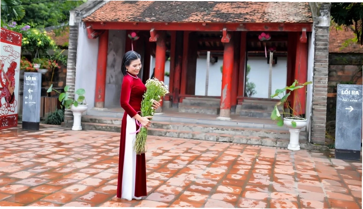 Chụp ảnh kỷ niệm tại Văn Miếu