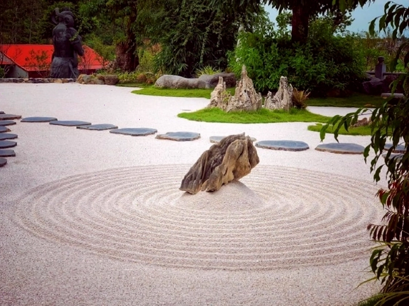 Con đường dẫn vào Chùa Địa Tạng Phi Lai Tự