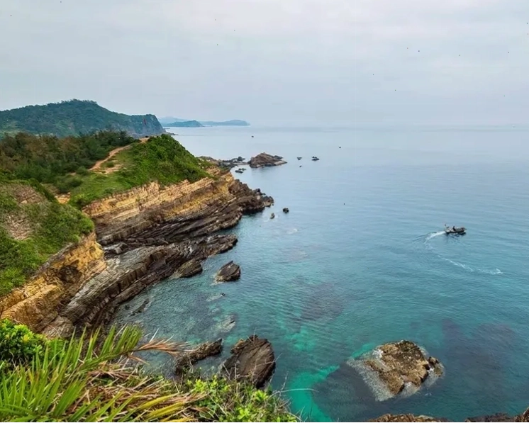 Con đường tình yêu trên đảo Cô Tô