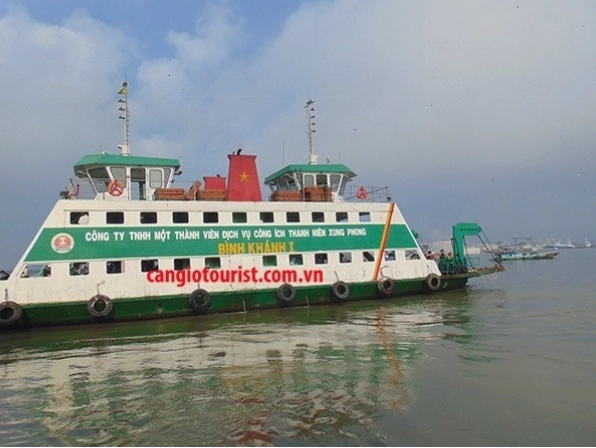 Con đường xanh mát dẫn đến Biển Cần Giờ, thuộc Thành phố Hồ Chí Minh