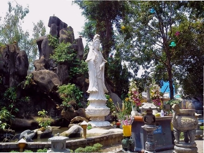 Cổng Tam Quan Chùa Hoằng Pháp