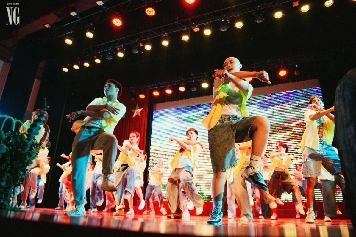Dancer thể hiện đam mê trên sân khấu