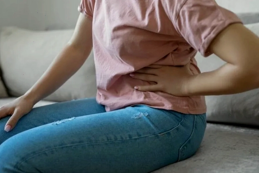 Đau âm ỉ bụng dưới có thể là dấu hiệu của nang cơ năng