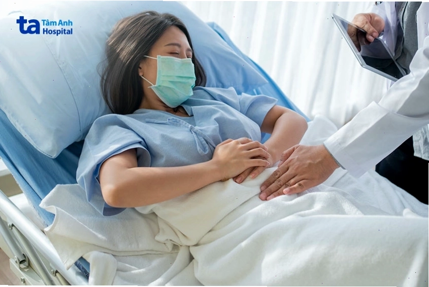 Đến gặp bác sĩ khi tình trạng đau bụng kinh diễn ra nghiêm trọng