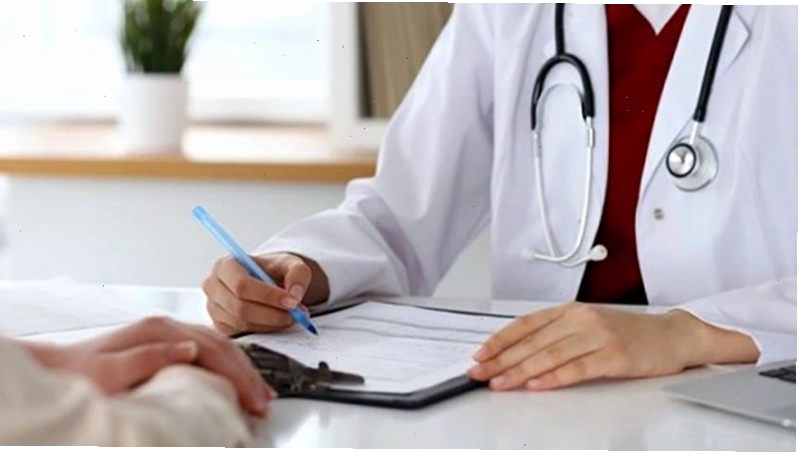 Đến khám bác sĩ để được chẩn đoán và tư vấn phương pháp điều trị hiệu quả