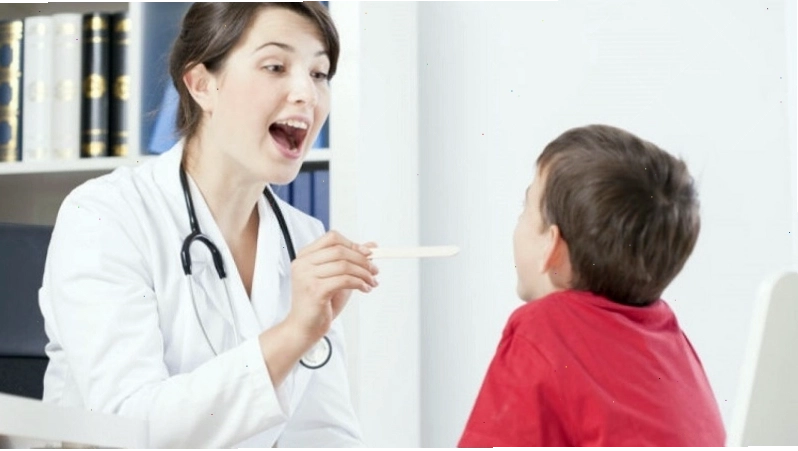 Đưa trẻ em bị hóc xương cá đến gặp bác sĩ