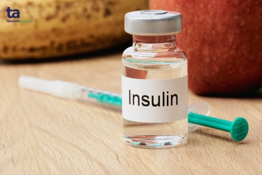 Dùng quá liều insulin là một nguyên nhân phổ biến gây hạ đường huyết ở bệnh nhân tiểu đường