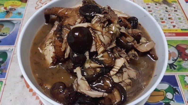 Gà hầm nấm đông cô và tóc tiên bổ dưỡng