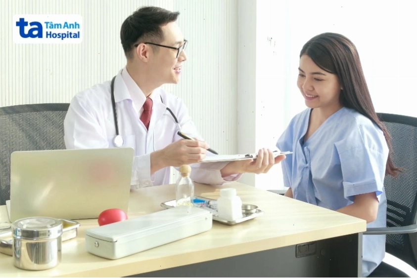 Gặp bác sĩ để thăm khám ngay