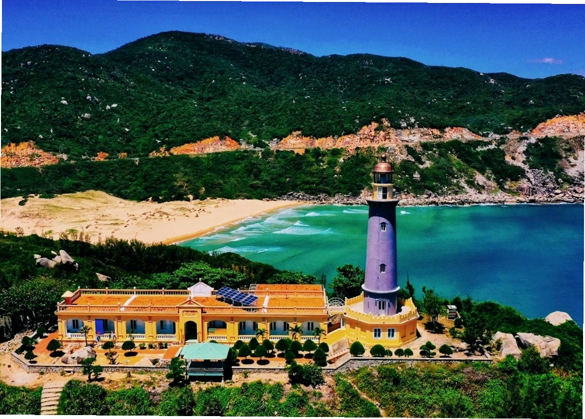 Hải đăng Đại Lãnh, một điểm đến thú vị gần đèo Cả.