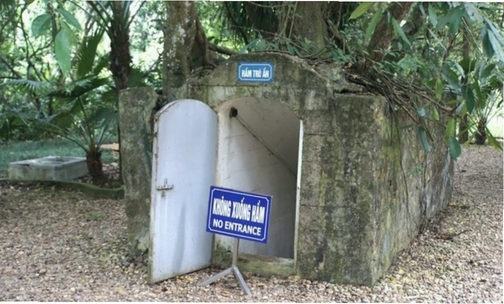 Hầm K9 kiên cố nằm cạnh khu nhà hai tầng