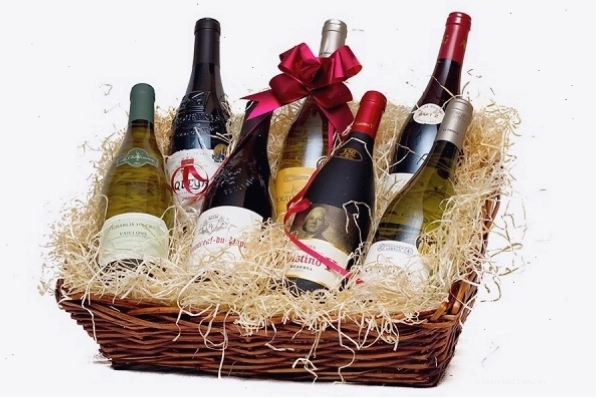Hamper quà tết kèm rượu vang
