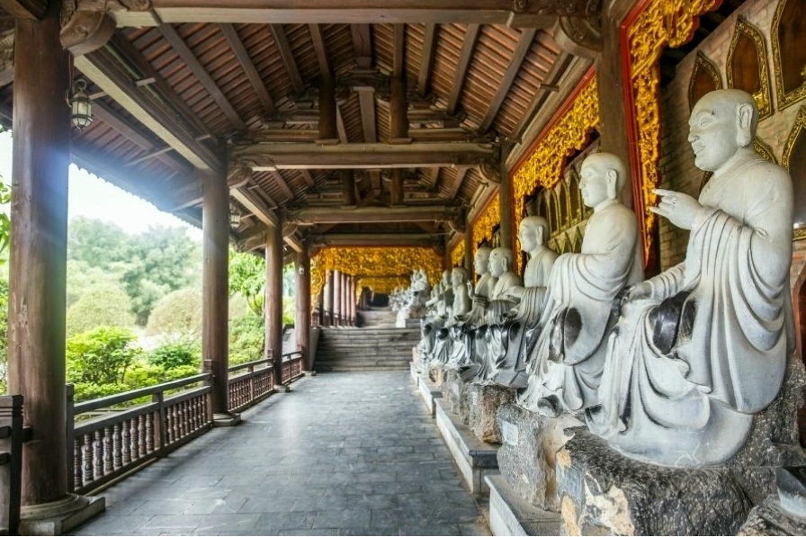 Hành lang La Hán chùa Bái Đính