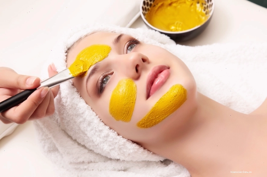 Hết quầng thâm mắt với nghệ