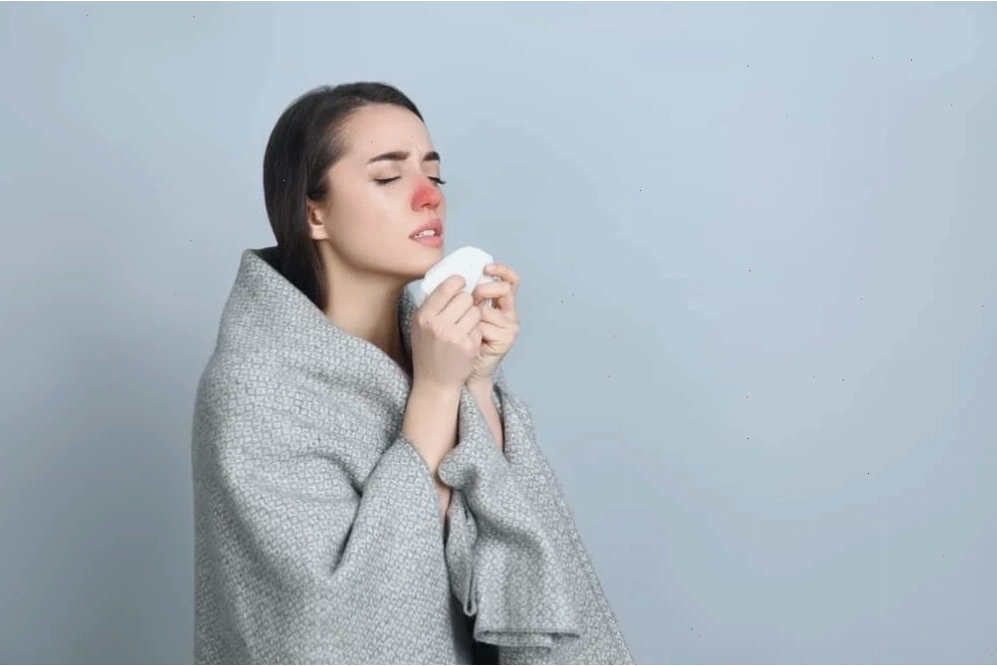 Hình ảnh ly nước và chai nước