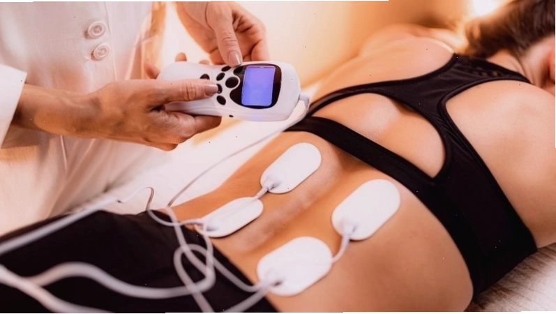 Hình ảnh minh họa máy massage xung điện và cảnh báo về tác hại tiềm ẩn
