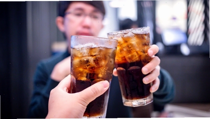 Hình ảnh minh họa tác hại của nước ngọt lên răng